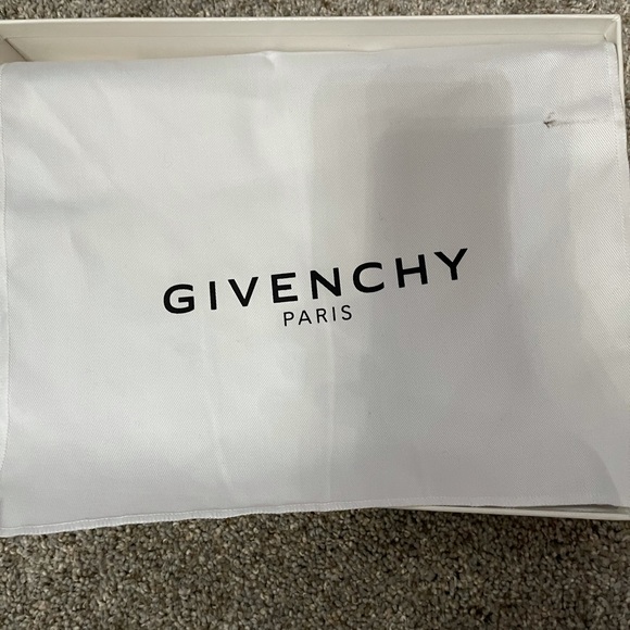 Givenchy pouch - Picture 7 of 9